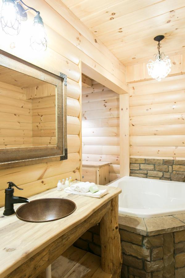 Hummingbird Haven Cabin By Amish Country Lodging Berlin Eksteriør billede